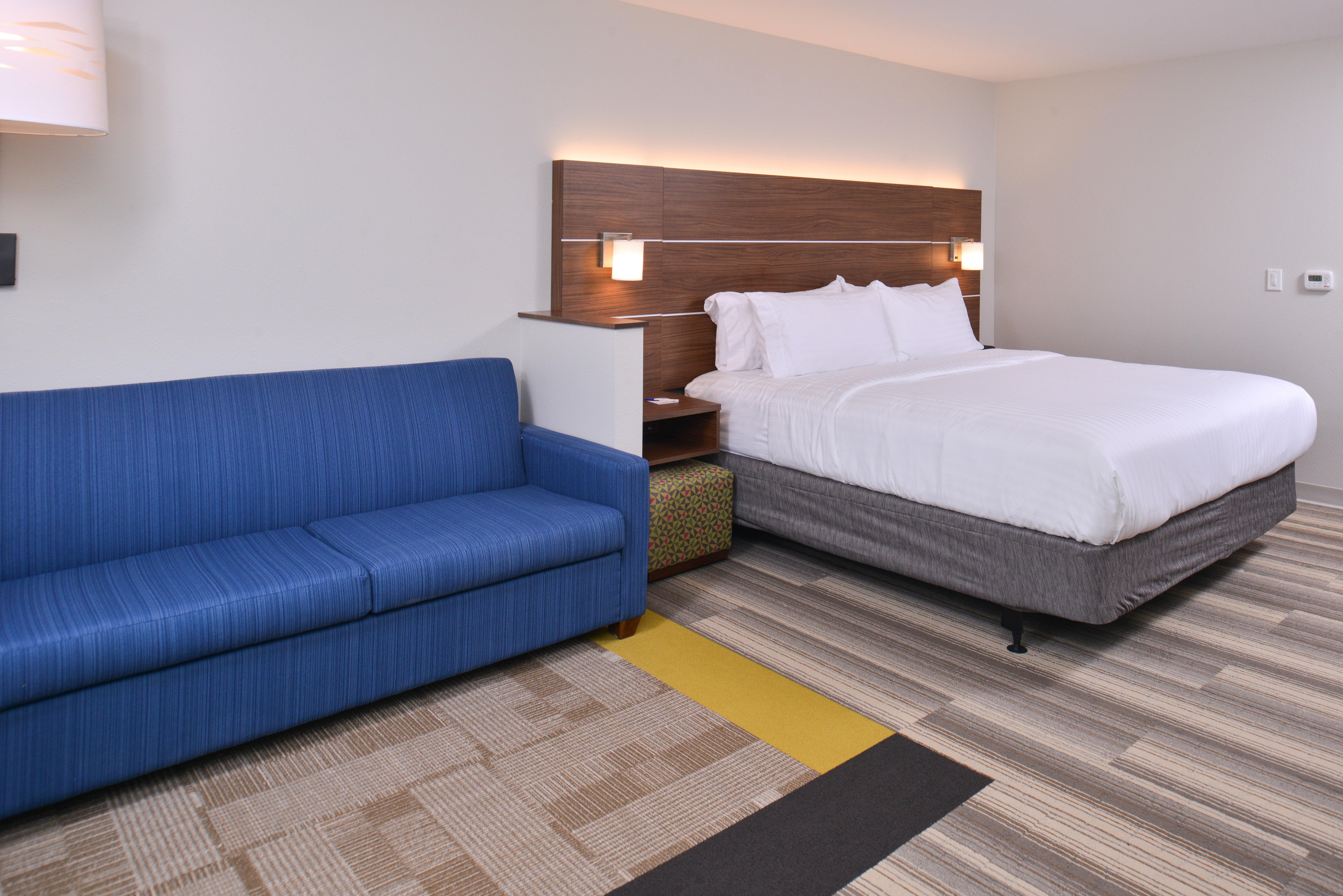 Holiday Inn Express & Suites Omaha Airport, An Ihg Hotel Carter Lake Exterior photo